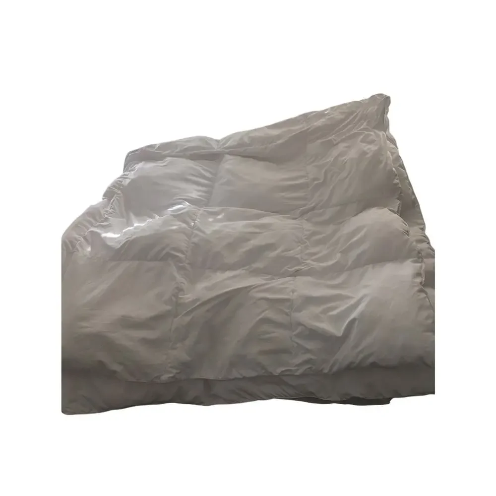 NWOT! HOTEL SUITE! PURE WHITE DOWN ALTERNATIVE, HYPOALLERGENIC COMFORTER! FULL